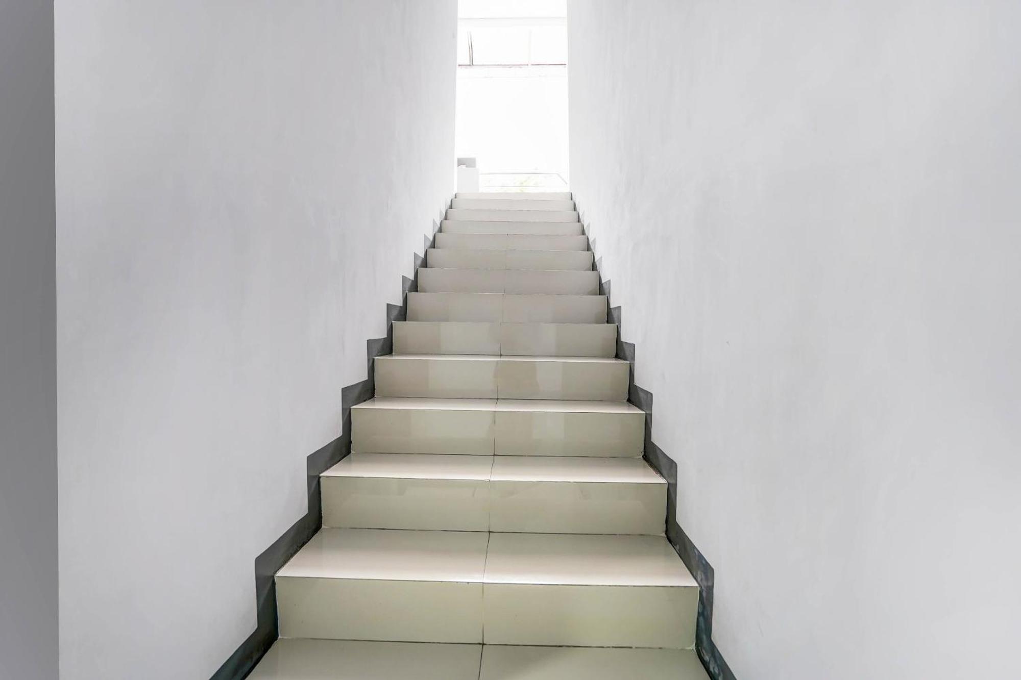 Oyo 90891 Parang Kusumo Residence Krembangan Экстерьер фото