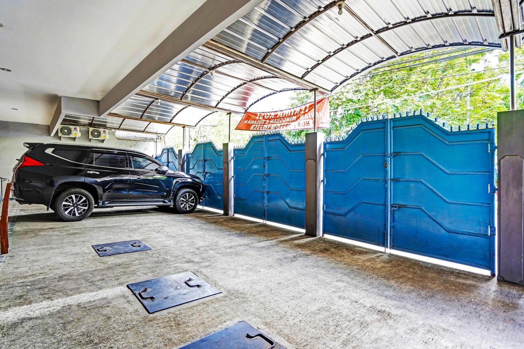 Oyo 90891 Parang Kusumo Residence Krembangan Экстерьер фото